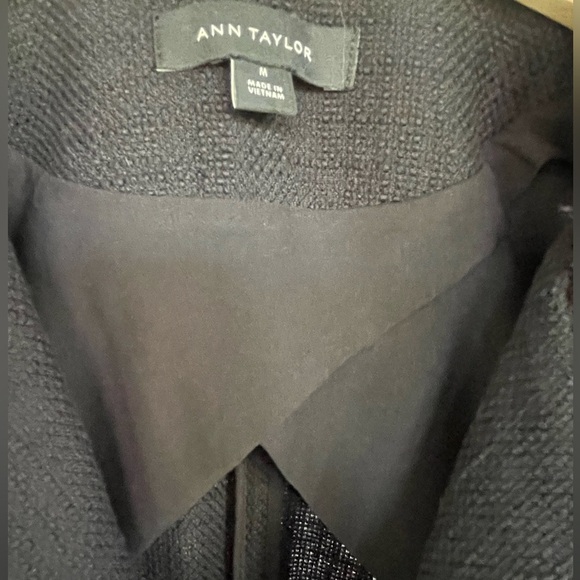 🔥🖤Ann Taylor black blazer with eyelash trim. Size M. Beautiful fit & style! - Picture 3 of 5
